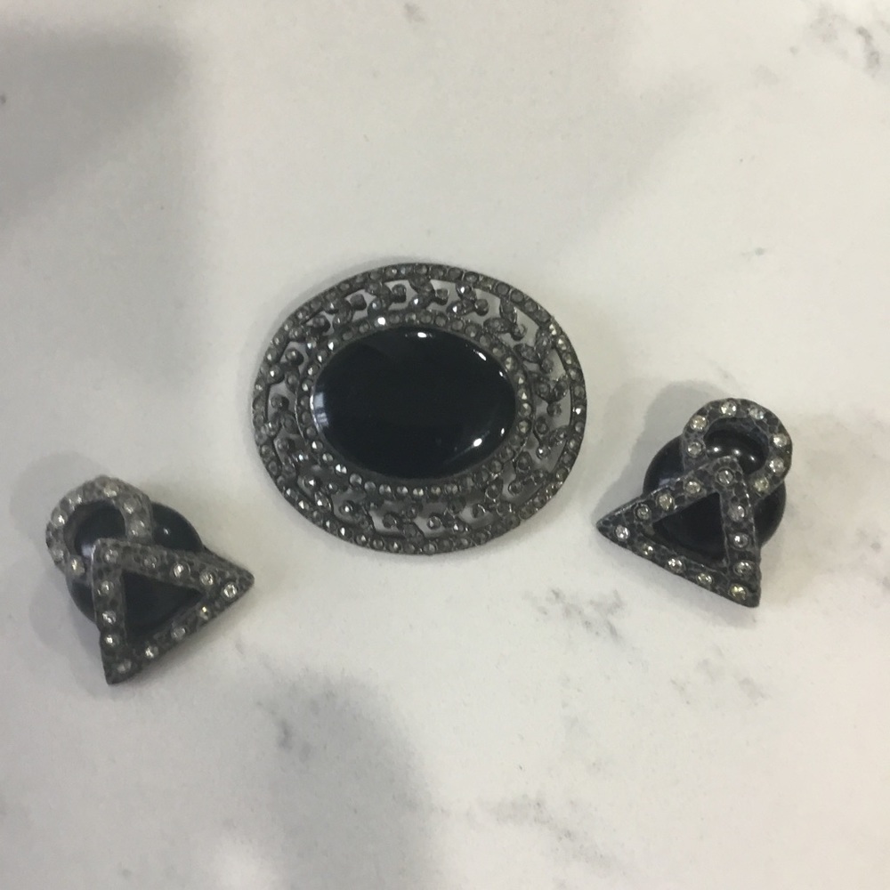 VTG Marcasite & Onyx Sterling Silver clip earrings. EUC